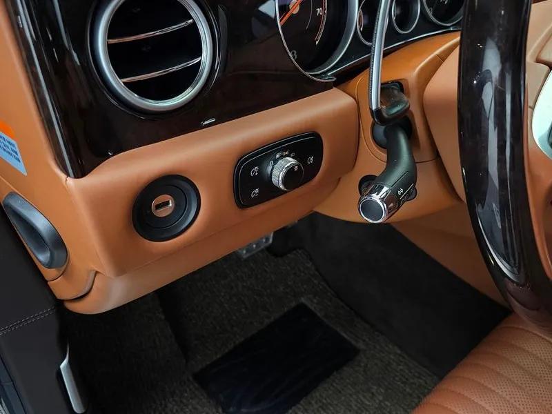 Bentley Flying Spur 2Nd Generation 4.0 SCBET53W9HC065971.