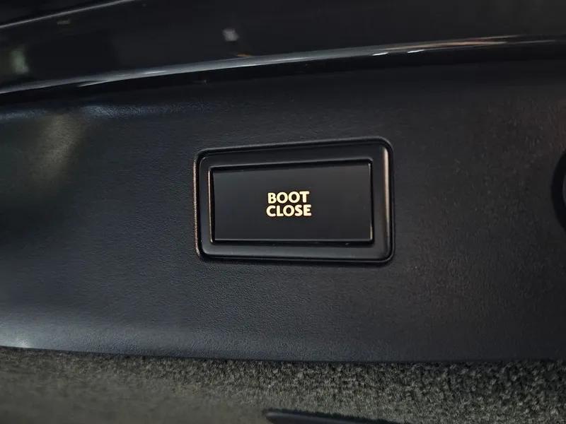 Bentley Flying Spur 2Nd Generation 4.0 SCBET53W9HC065971.