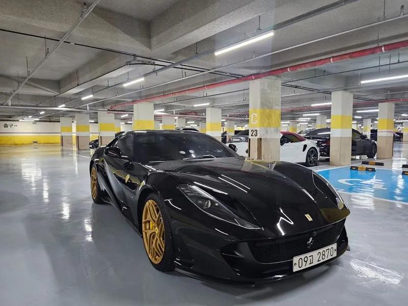 Ferrari 812 Superfast 6.5 V12 ENCAR38023756