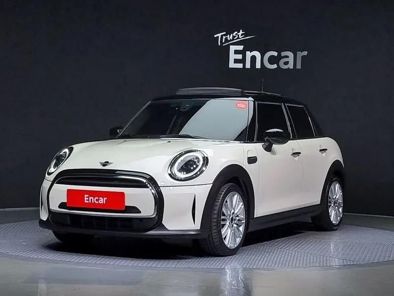 Cooper 5-Door Classic Plus 3Rd Generation ENCAR38443746